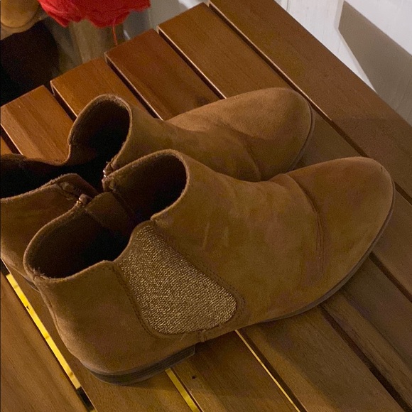 Kids Stylish Brown Suede Ankle Boots - Picture 4 of 7